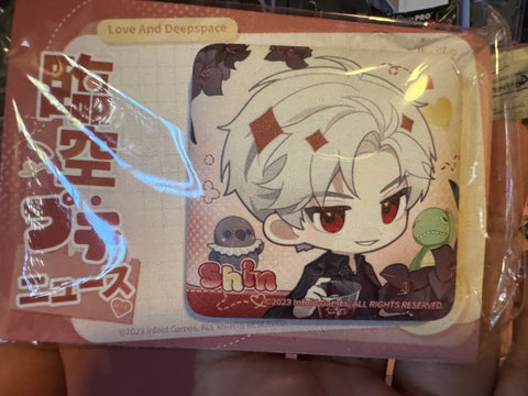 Love and Deepspace can badge